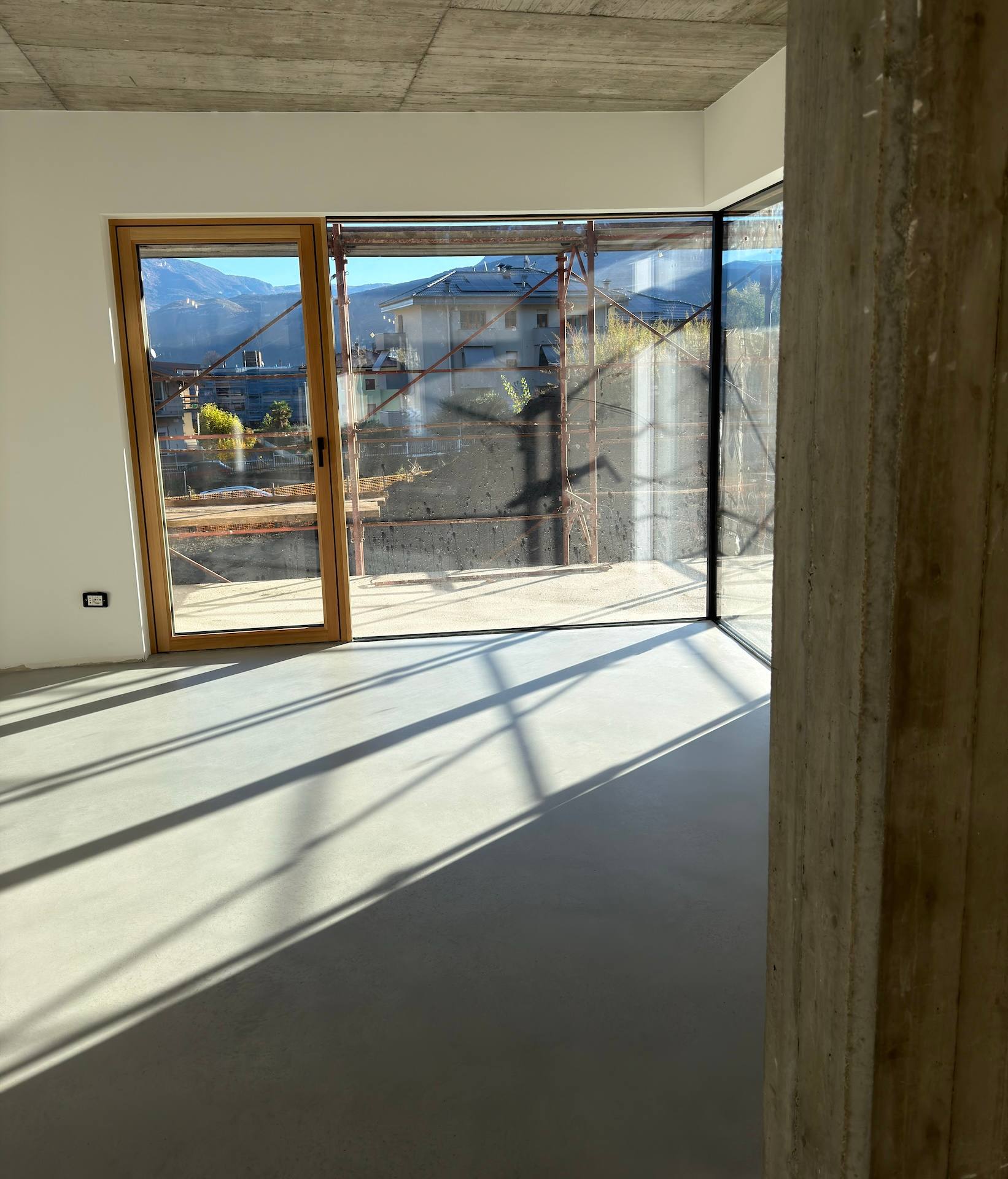 microcemento Architop, Smoke shade, soggiorno, cucina, bagno, Rovereto (TN)